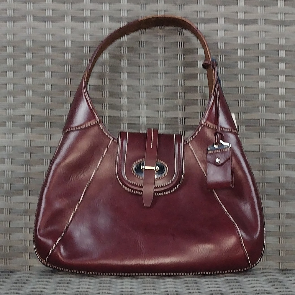 Dooney & Bourke Brown Leather Shoulder Bag with Elegant Design